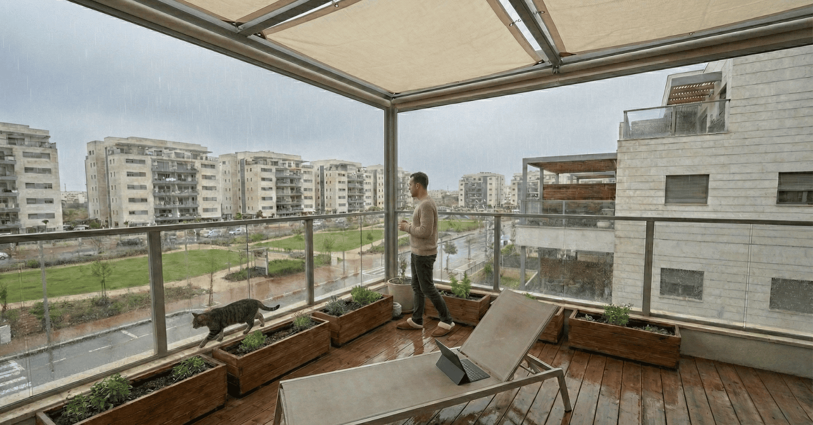 שמשונית למרפסת - חורף, גשם ומה שביניהם: למה המרפסת לא צריכה להיסגר