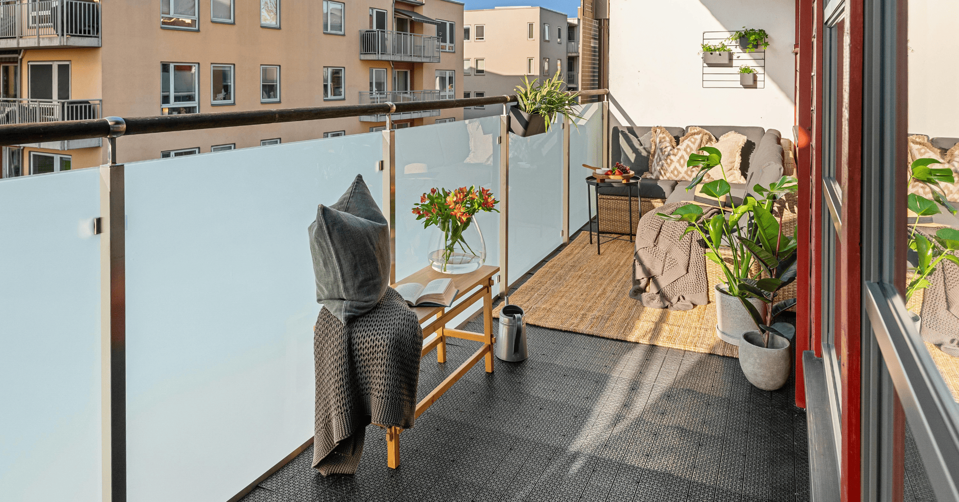 מוצרים למרפסת - ככה משדרגים מרפסת: 10 מוצרים קטנים שעושים הבדל ענק