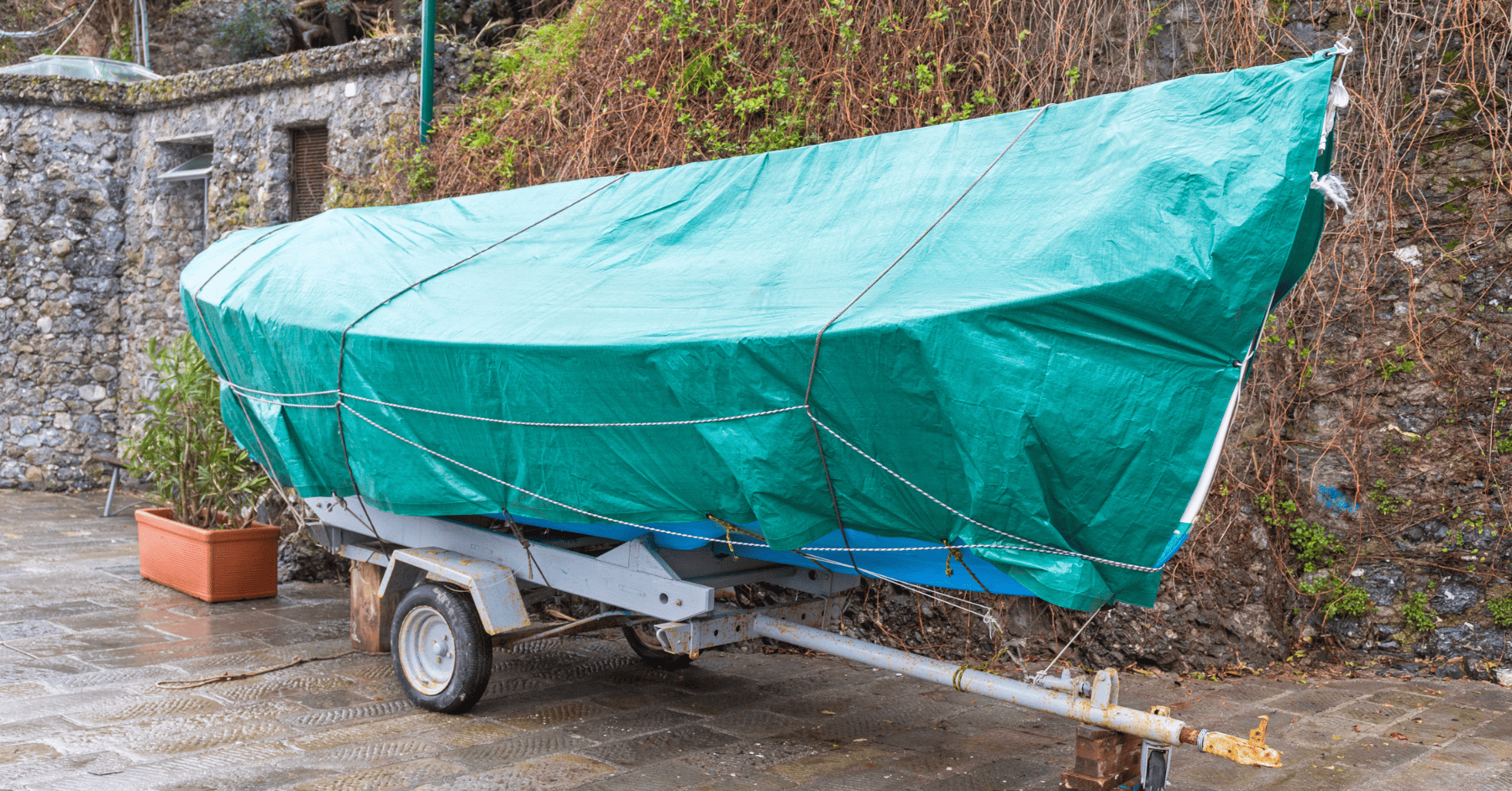 גשם? שמש? אבק? יש פתרון אחד: שמשונית - הכיסוי העמיד שעובד שעות נוספות