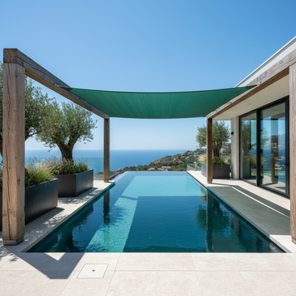 העניקו לגינה או לשטח החיצוני שלכם כיסוי רחב ומעוצב עם רשת צל מרובעת המעניקה פתרון הצללה