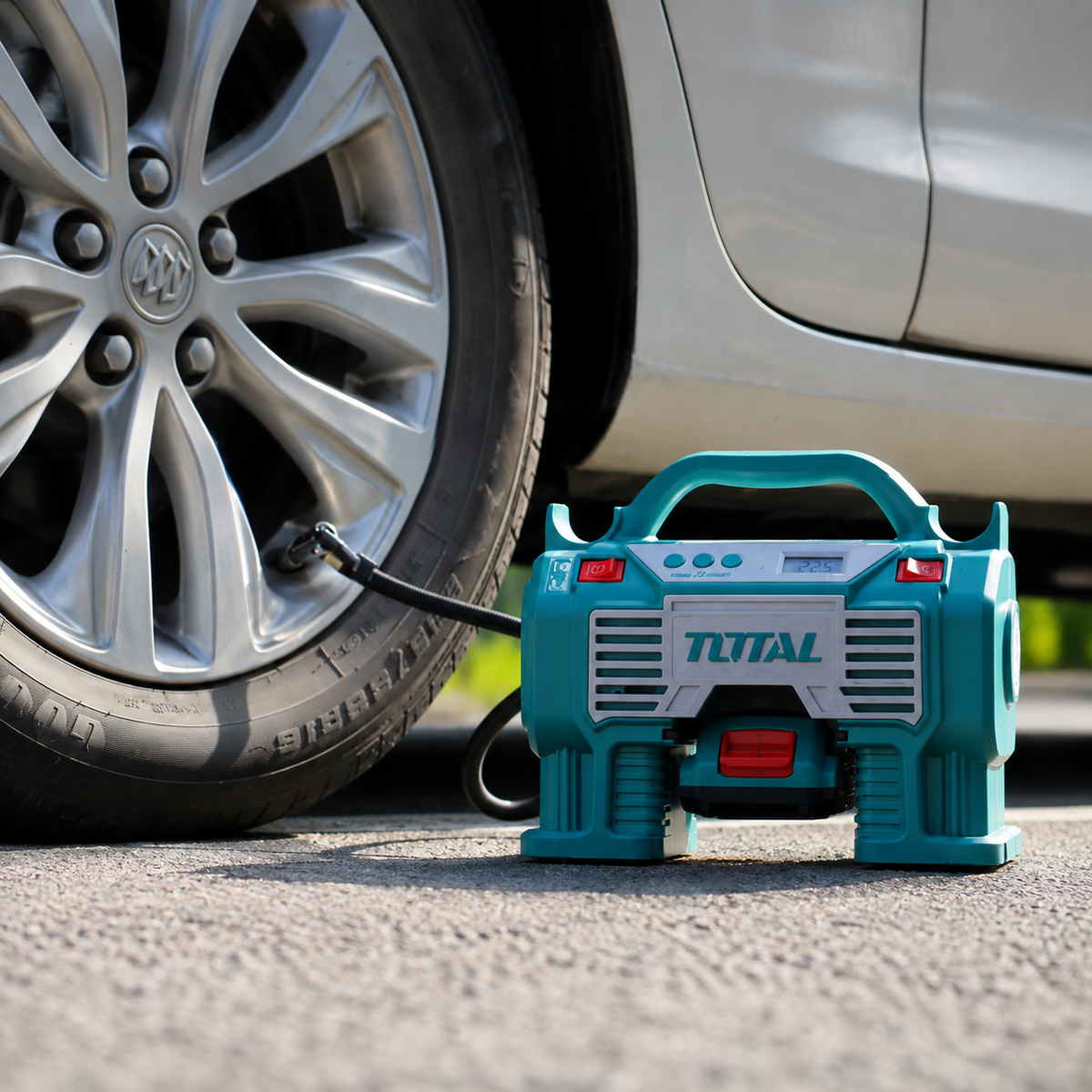 מדחס אוויר TOTAL 20V אוטומטי עד 160PSI, מתחבר למצת הרכב, עצירה אוטומטית ותצוגה דיגיטלית לניפוח מהיר